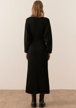 Load image into Gallery viewer, Gizelle Pleated Maxi Dress Black