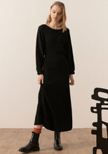 Load image into Gallery viewer, Gizelle Pleated Maxi Dress Black