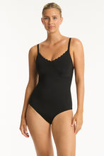 Load image into Gallery viewer, Scalloped Dd/E Bralette One Piece Black